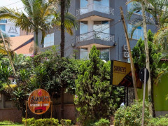 Smokey's Restaurant, Smokey's Restaurant & Lounge Kampala photo