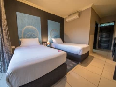 Rooms, Dolphin Suites photo