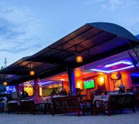 Pier One Lounge & Restaurant 